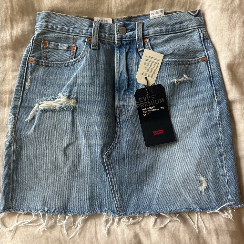 NWT LEVI’S High-rise Deconstructed Skirt x size 27